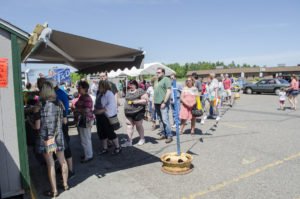 Everyone lined up for a free lunch after a good day of shopping!