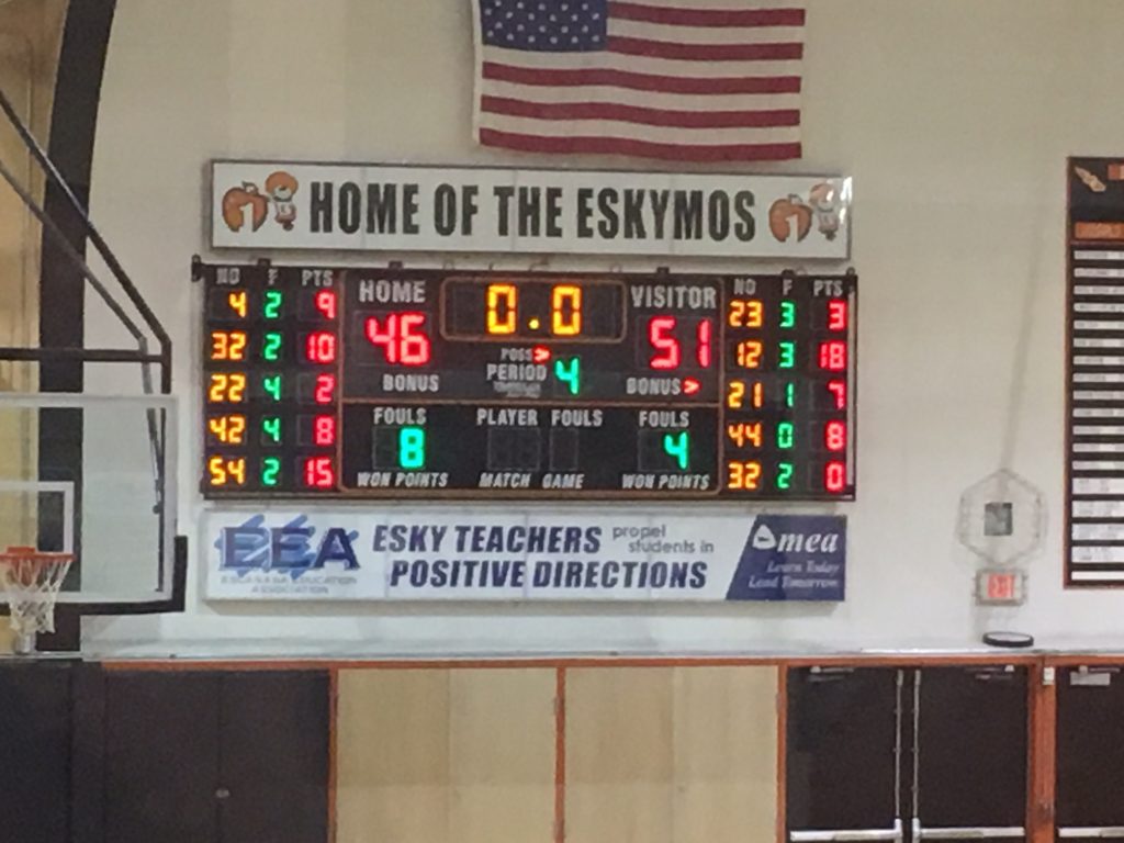 The Marquette Redettes took a tough win over the Escanaba Eskymos, 51-46 on Tuesday, January 31st, 2017