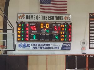 The Marquette Redettes took a tough win over the Escanaba Eskymos, 51-46 on Tuesday, January 31st, 2017