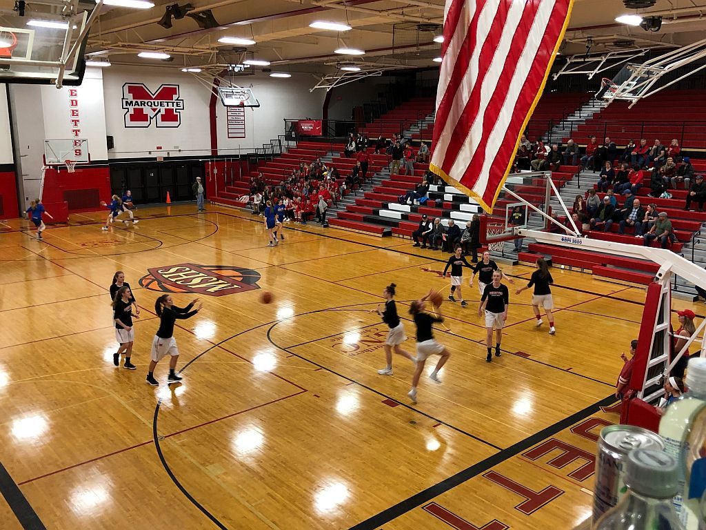 The Redettes warm up.