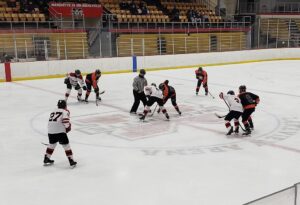 The Redmen took on the Eskymos.