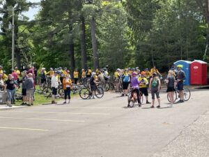 The crowds of racers were ready and waiting!