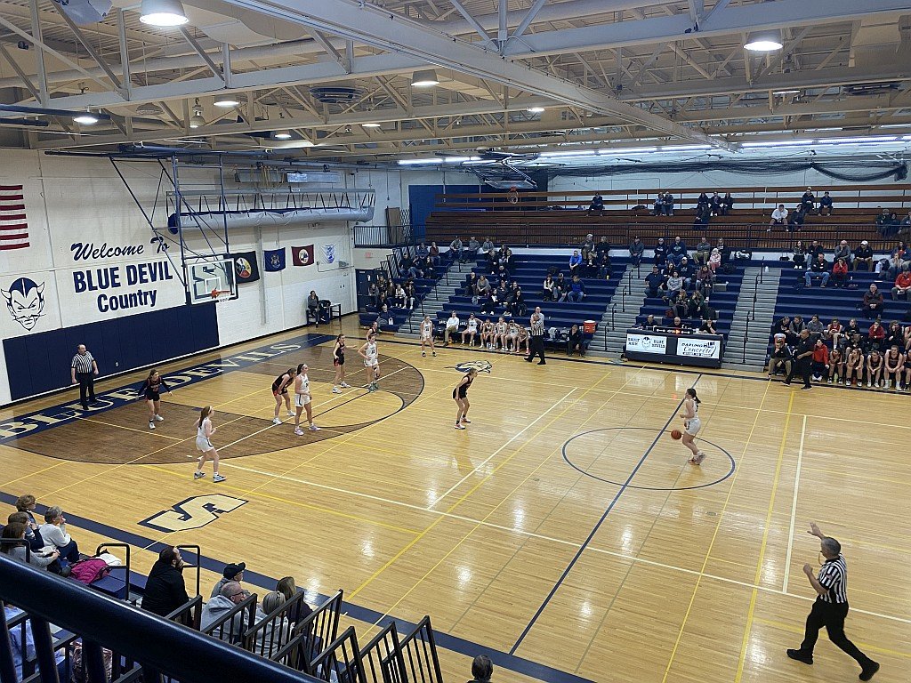 Marquette Redettes fall to the Sault Ste. Marie Blue Devils 39-45