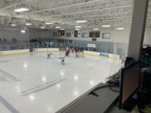 Marquette Redmen Hockey Outscores University of Detroit-Jesuit With 4-1 win