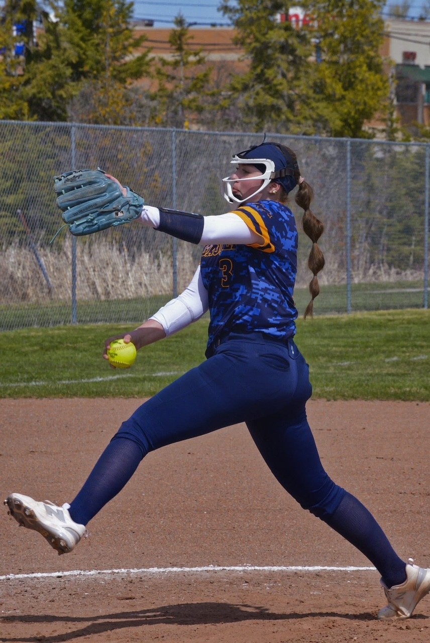 Aly Robar Pitching